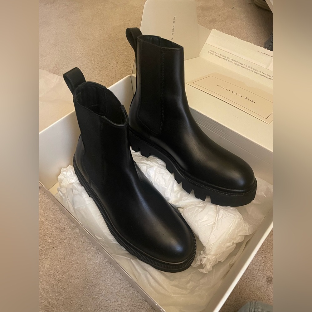 KOIO Women's Chelsea Boots in Nero, Size 38